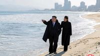 Momen Kim Jong Un dan Puterinya Tinjau Resor Pantai Baru di Korut