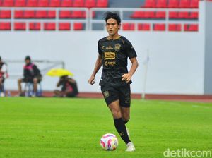 Zalnando Kembali ke Persib Bandung