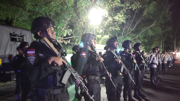 Pengamanan Labuan Bajo Pengamanan malam tahun gres 2025 di Labuan Bajo, Manggarai Barat, Nusa Tenggara Timur (NTT), Selasa (31/12/2024). (dok. Humas Polres Manggarai Barat).