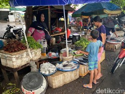 Pedagang Ikan di Karangasem Panen Cuan Jelang Tahun Baru, Omzet Rp 1,2 Juta