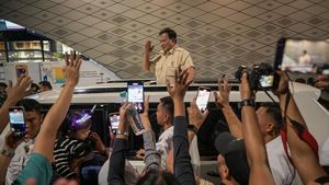 Potret Prabowo Sapa Warga di Car Free Night Bundaran HI