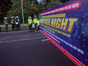 Video: Jalur Simpang Gadog Puncak Bogor Ditutup, Ada Car Free Night Video: Jalur Simpang Gadog Puncak Bogor Ditutup, Ada Car Free Night