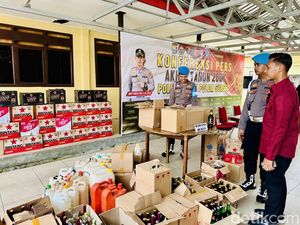 Polisi Amankan 816 Botol Miras-363 Liter Ballo di Bone Jelang Tahun Baru Polisi Amankan 816 Botol Miras-363 Liter Ballo di Bone Jelang Tahun Baru
