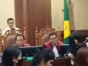 Cerita di Balik Viral Sandra Dewi Peluk Harvey Moeis Cerita di Balik Viral Sandra Dewi Peluk Harvey Moeis