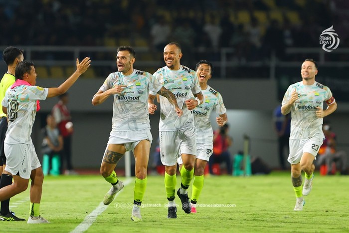 Selebrasi para pemain Persib Bandung.