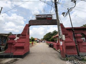 Suasana Situs Keramat Ki Buyut Trusmi Cirebon Suasana Situs Keramat Ki Buyut Trusmi Cirebon