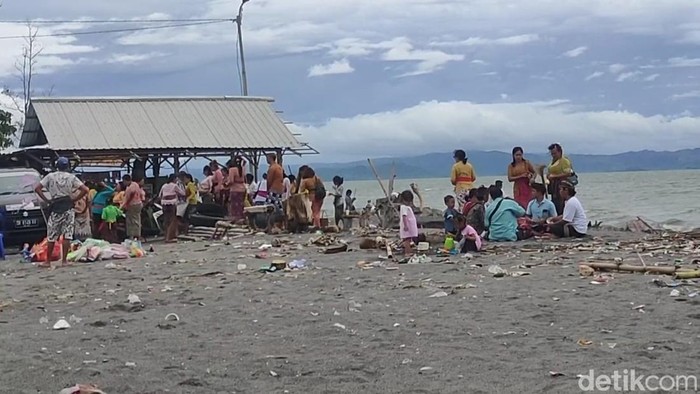Suasana di objek rekreasi Loang Baloq, Sekarbela, Kota Mataram, Selasa (31/12/2024). (Nathea Citra/detikBali) Suasana di objek rekreasi Loang Baloq, Sekarbela, Kota Mataram, Selasa (31/12/2024). (Nathea Citra/detikBali)