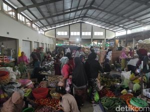 Harga Bahan Pokok di Pasar Mandalika Melonjak Tajam Jelang Tahun Baru Harga Bahan Pokok di Pasar Mandalika Melonjak Tajam Jelang Tahun Baru