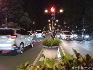 Suasana Jalan Dago Bandung Jelang Perayaan Malam Tahun Baru 2025