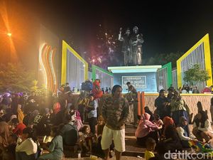 Keseruan Malam Pergantian Tahun Baru 2025 di Parepare