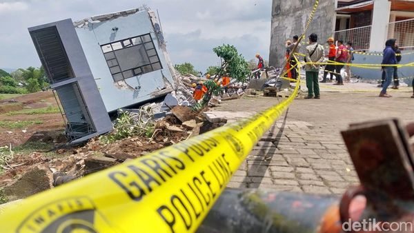 Potret Kondisi Vila Ambruk di Kota Batu