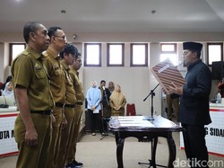 Danny Pomanto Lantik 4 Pejabat Fungsional Dinas PM-PTSP Makassar