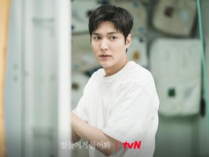 Foto Terbaru Lee Min Ho di Drakor When the Stars Gossip Foto Terbaru Lee Min Ho di Drakor When the Stars Gossip