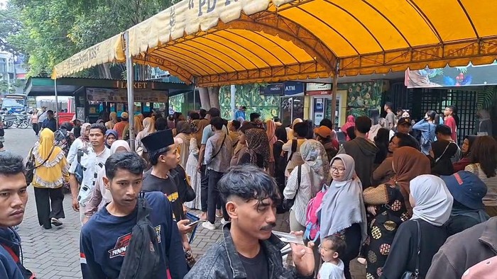 Antrean turis masuk ke KBS di saat Tahun Baru 2025