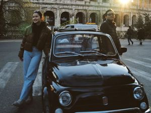 Momen Manis Azriel Hermansyah Susul Sarah Menzel, Liburan Bareng di Eropa