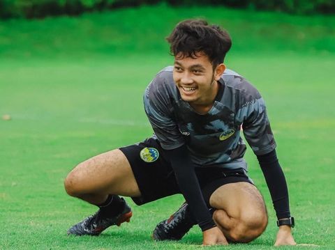 Bek muda PSIM Jogja, Muhammad Fariz saat sesi latihan, Senin (9/12/2024).