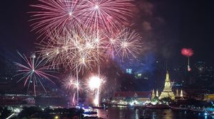 Gemerlap Pesta Kembang Api Tahun Baru 2025 di Berbagai Negara