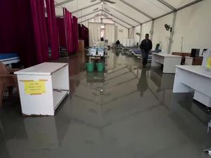 Video: Penghuni RS Darurat Khan Younis Gaza Sambut Tahun Baru di Tengah Banjir