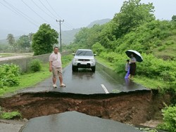 Jalan Provinsi di Sekotong Amblas Akibat Banjir, DPRD Kritik PUPR NTB