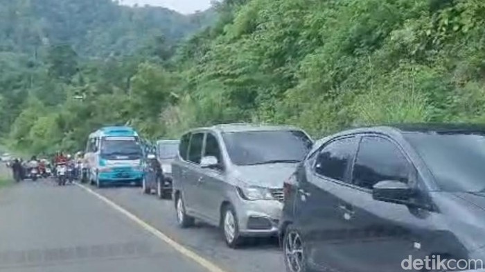 Jalur Pansela Tulungagung Padat Saat Arus Balik Tahun Baru 2025 Jalur Pansela Tulungagung Padat Saat Arus Balik Tahun Baru 2025