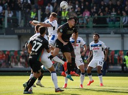Saat Jay Idzes menghadapi stiker Atalanta, Mateo Retegui