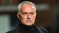 Jose Mourinho baru didepak Fenerbahce. Mourinho buka pintu bagi ada klub-klub peminat, ogah lama-lama mengangur (Getty Images/Seskim Photo/MB Media)