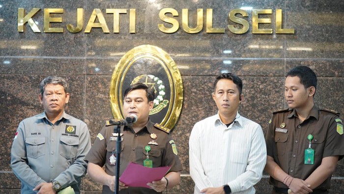 Kasi Penkum Kejati Sulsel Soetarmi di saat merilis capaian kinerja Kejati Sulsel sepanjang 2024.