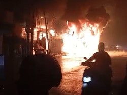 Kebakaran Juga Terjadi di Tinumbu Makassar, Damkar Diterjunkan