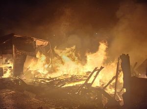 Kebakaran Gara-gara Petasan di Cilincing Juga Hanguskan Kapal Kebakaran Gara-gara Petasan di Cilincing Juga Hanguskan Kapal
