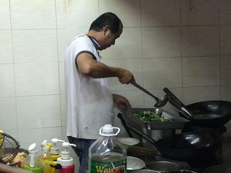 Kerja Sejak Usia 13, Pria Ini Buktikan Bisa Sukses Bisnis Kuliner