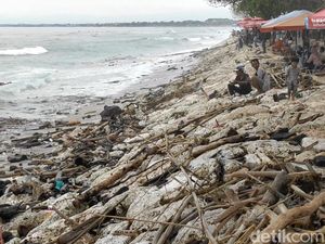 Kemenpar Tepis Banjir Sampah di Kuta karena Salah Kelola Kemenpar Tepis Banjir Sampah di Kuta karena Salah Kelola