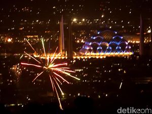 Pesona Malam Tahun Baru 2025 di Kota Bandung Pesona Malam Tahun Baru 2025 di Kota Bandung