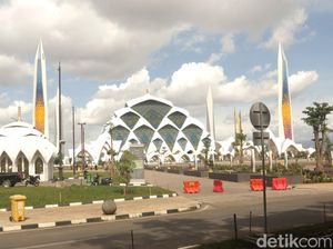 Pungli di Kawasan Masjid Al Jabbar, 4 Jukir Liar Ditangkap Pungli di Kawasan Masjid Al Jabbar, 4 Jukir Liar Ditangkap