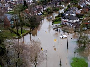 Video: Banjir Terjang Kota Manchester Video: Banjir Terjang Kota Manchester