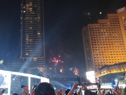 Video: Meriahnya Perayaan Malam Tahun Baru 2025 di Bundaran HI