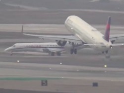 Viral Dua Pesawat Nyaris Bertabrakan di Landasan Pacu Bandara AS