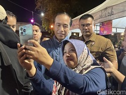 Jokowi Rayakan Tahun Baru di Ngarsopuro Solo: Parkir Gampang