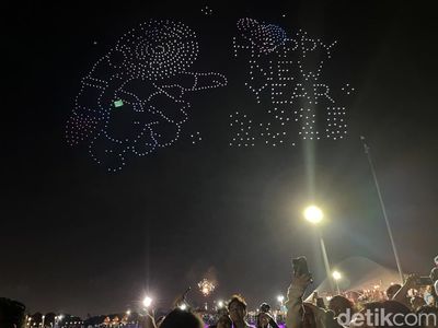 Potret Kemeriahan Perayaan Malam Tahun Baru di Pantai Lagoon Ancol