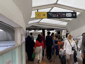 Cerianya Warga Depok-Tangsel Bawa Anak Liburan Naik MRT Cuma Bayar Rp 1