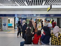 Mereka yang Tersenyum Lebar karena MRT-Transj Rp 1 Saja