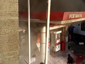 Motor Penjual Bakpao di Sumedang Terbakar saat Isi BBM