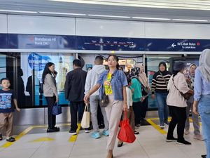 Warga Senang Masuk Kerja Naik MRT Ongkos Rp 1: Lumayan Hemat Warga Senang Masuk Kerja Naik MRT Ongkos Rp 1: Lumayan Hemat