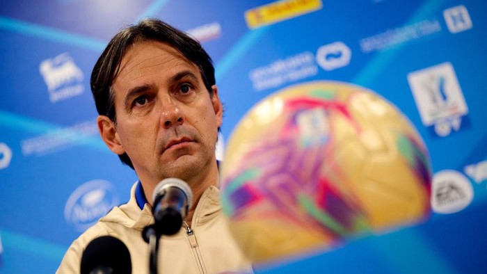 RIYADH, SAUDI ARABIA - JANUARY 01: Head Coach Simone Inzaghi of FC Internazionale speaks with the media during the press conference to present the EA Sports Supercup match between FC Internazionale and Atalanta at Al-Awwal stadium on January 01, 2025 in Riyadh, Saudi Arabia. (Photo by Mattia Ozbot - Inter/Inter via Getty Images)