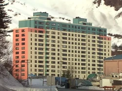 Semua Warga di Kota Ini Tinggal di Satu Gedung yang Sama, Lho Kok Bisa?