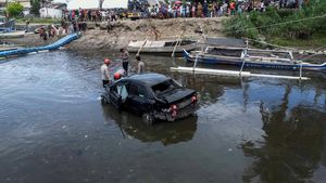 Begini Kondisi Mobil yang Terjun ke Sungai di Manado