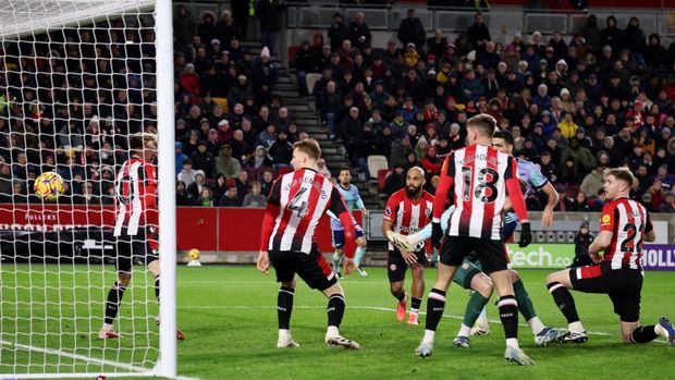 Soccer Football - Premier League - Brentford v Arsenal - GTech Community Stadium, London, Britain - January 1, 2025 Arsenal's Mikel Merino scores their second goal REUTERS/David Klein EDITORIAL USE ONLY. NO USE WITH UNAUTHORIZED AUDIO, VIDEO, DATA, FIXTURE LISTS, CLUB/LEAGUE LOGOS OR 'LIVE' SERVICES. ONLINE IN-MATCH USE LIMITED TO 120 IMAGES, NO VIDEO EMULATION. NO USE IN BETTING, GAMES OR SINGLE CLUB/LEAGUE/PLAYER PUBLICATIONS. PLEASE CONTACT YOUR ACCOUNT REPRESENTATIVE FOR FURTHER DETAILS..