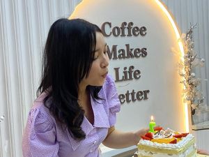 Bunga Reyza Dapat Kejutan Ulang Tahun dari Fans, Bikin Haru Bunga Reyza Dapat Kejutan Ulang Tahun dari Fans, Bikin Haru