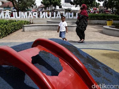 Duh, Fasilitas Playground Alun-alun Pamulang Mulai Rusak