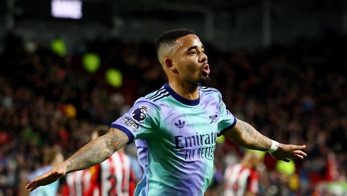 Soccer Football - Premier League - Brentford v Arsenal - GTech Community Stadium, London, Britain - January 1, 2025 Arsenals Gabriel Jesus celebrates scoring their first goal Action Images via Reuters/Matthew Childs EDITORIAL USE ONLY. NO USE WITH UNAUTHORIZED AUDIO, VIDEO, DATA, FIXTURE LISTS, CLUB/LEAGUE LOGOS OR LIVE SERVICES. ONLINE IN-MATCH USE LIMITED TO 120 IMAGES, NO VIDEO EMULATION. NO USE IN BETTING, GAMES OR SINGLE CLUB/LEAGUE/PLAYER PUBLICATIONS. PLEASE CONTACT YOUR ACCOUNT REPRESENTATIVE FOR FURTHER DETAILS..