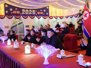 Gaya Kim Jong Un Bersama Putrinya Hadiri Perayaan Tahun Baru di Pyongyang Gaya Kim Jong Un Bersama Putrinya Hadiri Perayaan Tahun Baru di Pyongyang